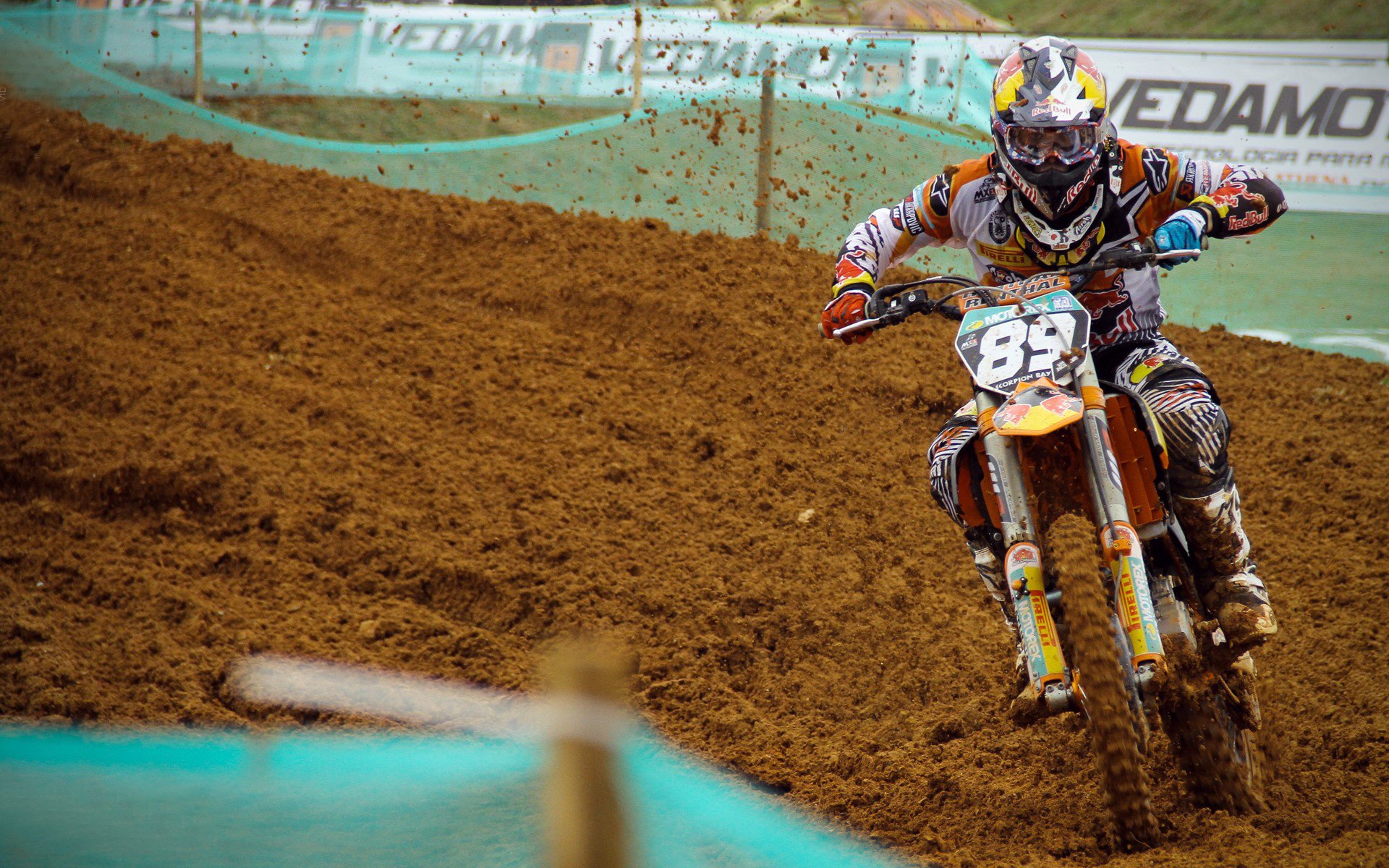 克莱尔在200米自由泳中展现节奏感，克莱尔跳高