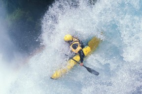 AYX体育官网-巴黎圣日耳曼豪取连胜，法甲领先优势扩大