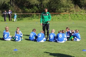 爱游戏中国官方网站平台-欧洲杯冠军悬念：战术配合与个人能力巅峰对决，欧洲杯冠军大热门